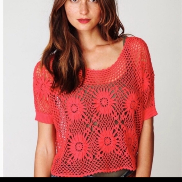 Free People Tops - Free People New Romantics Coral Crop Sweater Size M